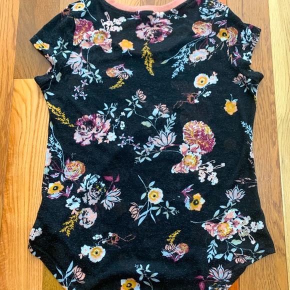 🌸Cute floral shirt 🌸 - Picture 2 of 3